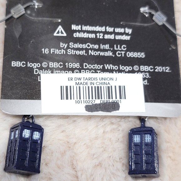 Doctor Who BBC 3-D Tardis  Phone Booth Dangle Drop Pierced Earrings NEW - Picture 5 of 6